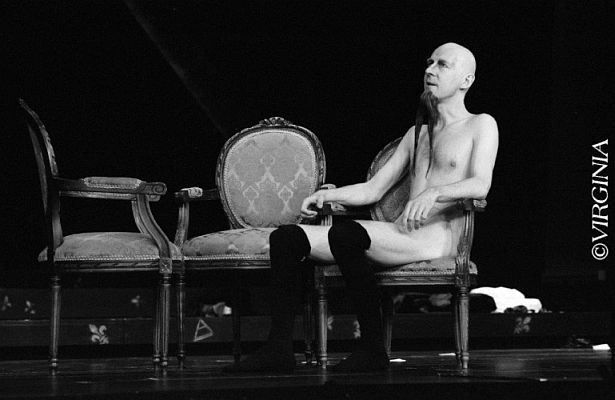 Hans Peter Korff als "Der Graf" in dem Lustspiel "Der Groß-Cophta"; Copyright Virginia Shue