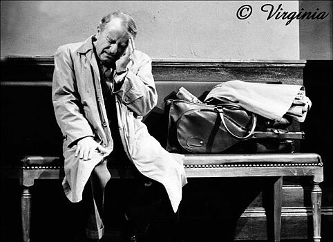 Klaus Schwarzkopf als Willy Loman in Arthur Millers "Tod eines Handlungsreisenden"; Copyright Virginia Shue