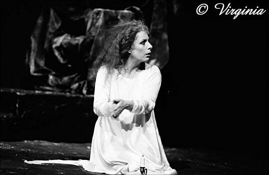 Hannelore Hoger 1984 als Lady Macbeth 01; Copyright Virginia Shue